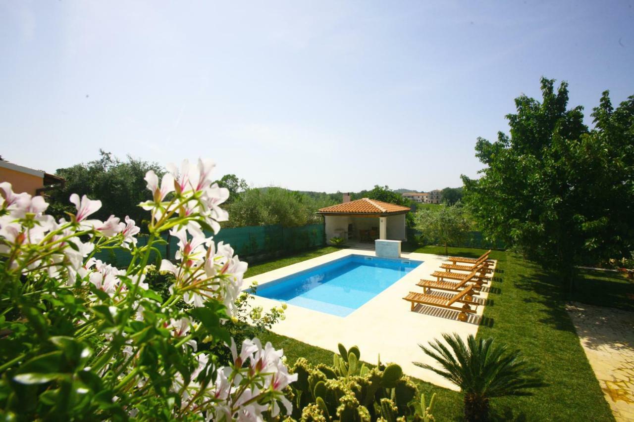 Apartments Maras Porec Exterior photo